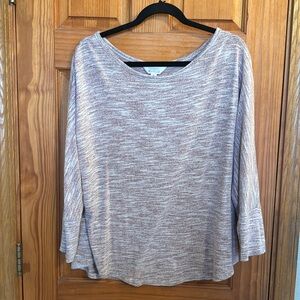 Red/white heathered women’s top from Market & Spruce